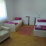 Haus - 4 - 2 Bad - 1kueche, Bis 8 Personen *